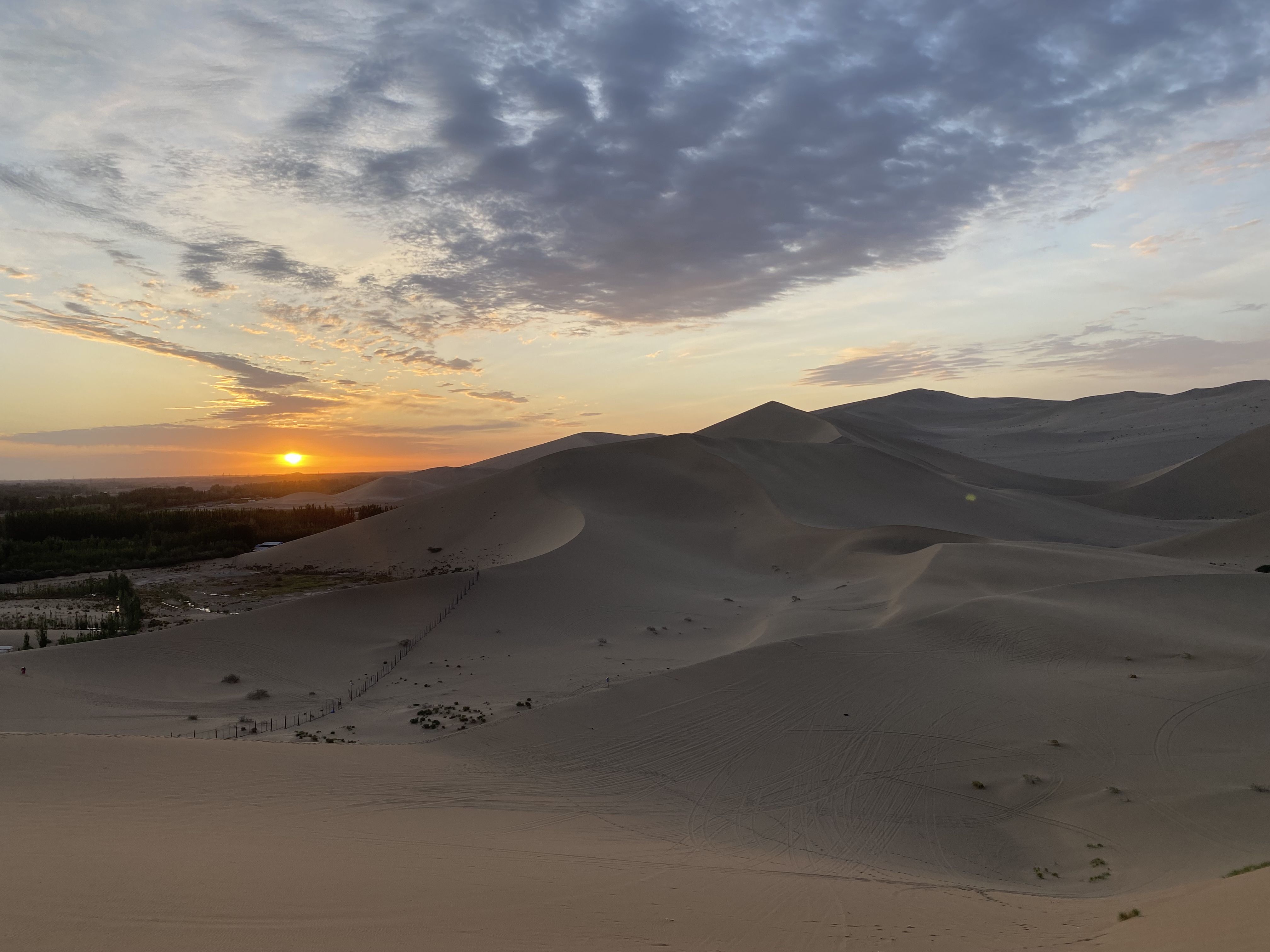 沙漠日出.jpg